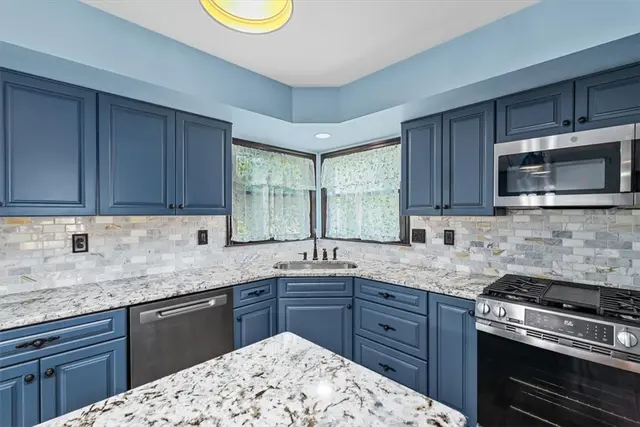 2403 Ramblewood Dr gallery image 16