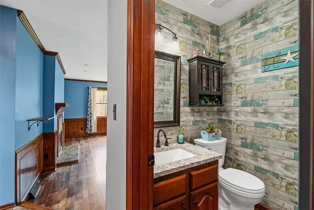 2403 Ramblewood Dr gallery image 18