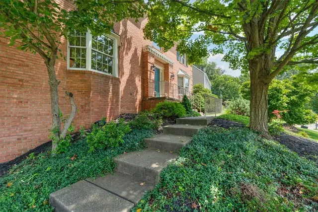 2403 Ramblewood Dr gallery image 32