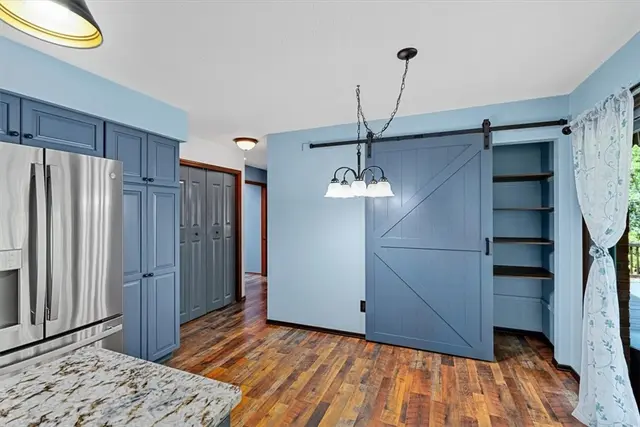 2403 Ramblewood Dr gallery image 33