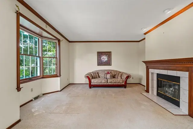 2403 Ramblewood Dr gallery image 35