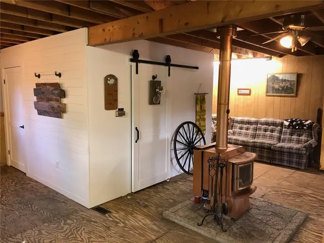 2403 Ramblewood Dr gallery image 37