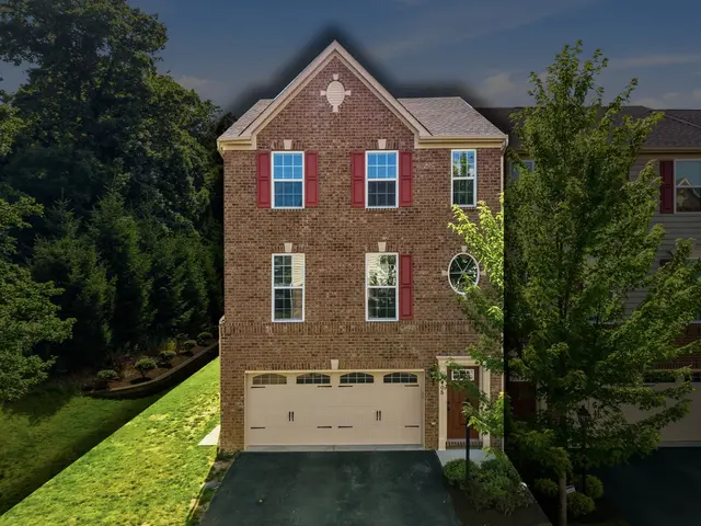 2405 Pointe View Dr