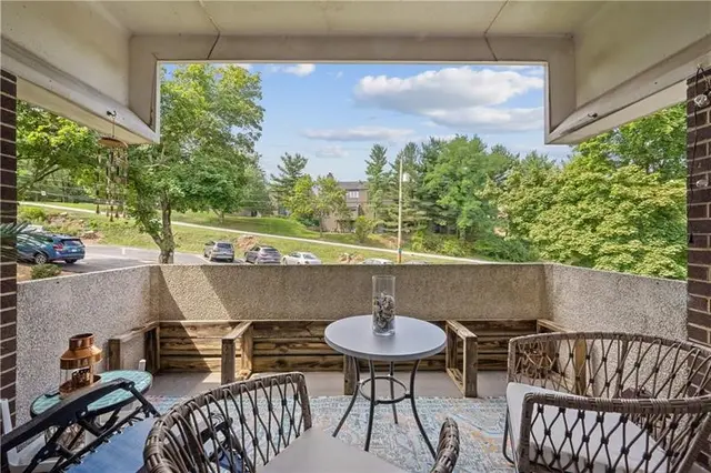 2407 Charlemagne Cir gallery image 9