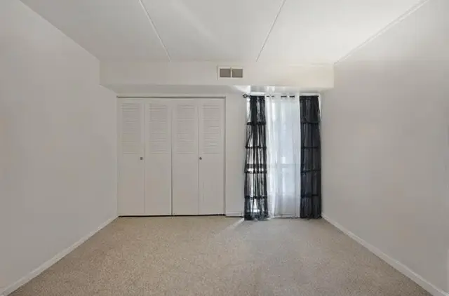 2407 Charlemagne Cir gallery image 17