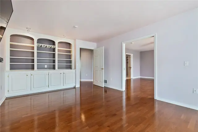 241 Hytyre Farms Dr gallery image 2