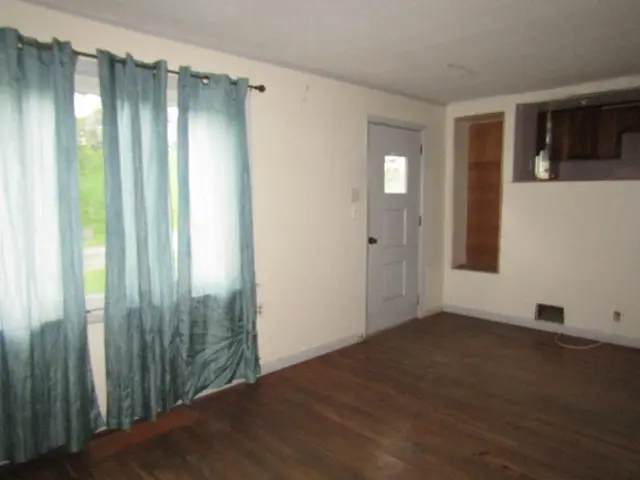 241 Weber Rd gallery image 6