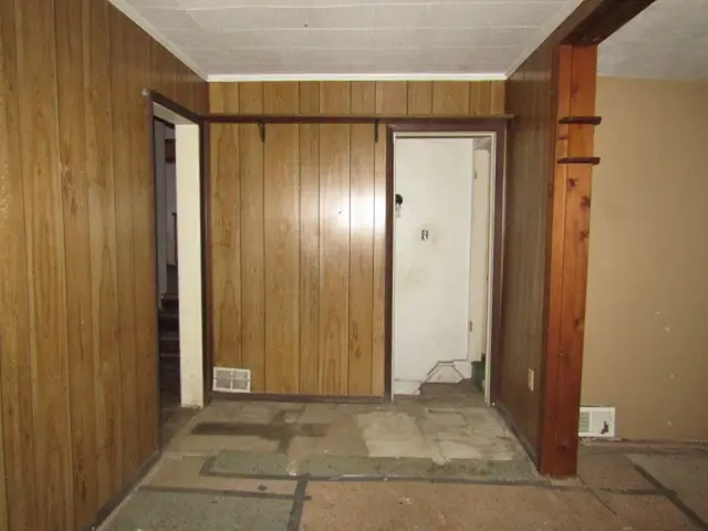 241 Weber Rd gallery image 8