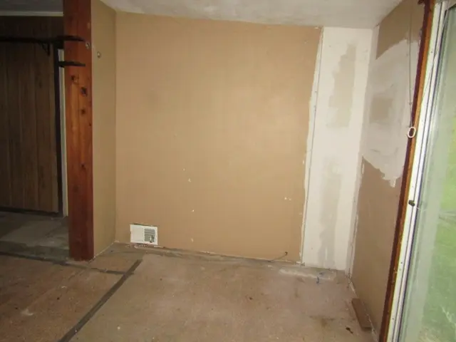 241 Weber Rd gallery image 9