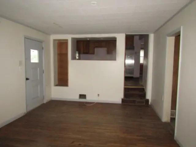 241 Weber Rd gallery image 11
