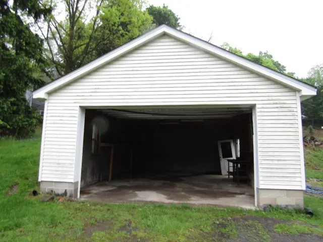241 Weber Rd gallery image 20