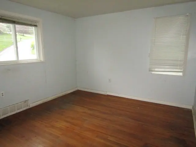 241 Weber Rd gallery image 21