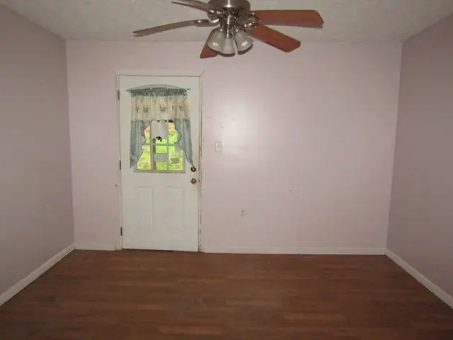 241 Weber Rd gallery image 23