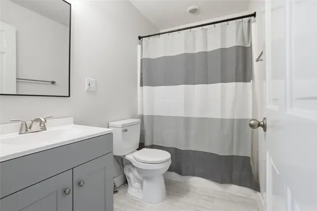 2420 Thomas Dr gallery image 3