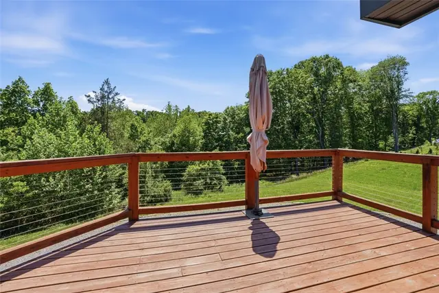 2420 Thomas Dr gallery image 5