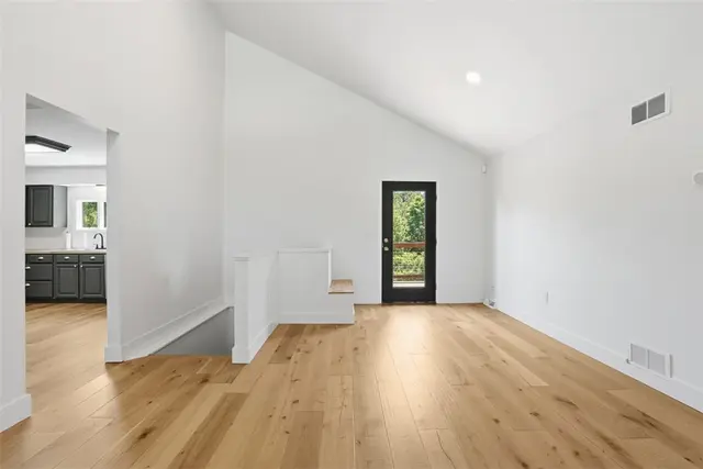 2420 Thomas Dr gallery image 6