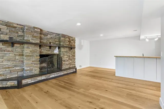 2420 Thomas Dr gallery image 7