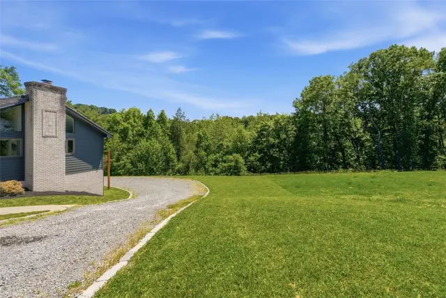 2420 Thomas Dr gallery image 13