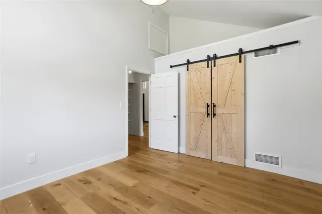 2420 Thomas Dr gallery image 14