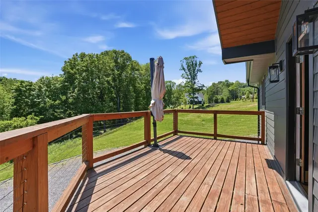 2420 Thomas Dr gallery image 16