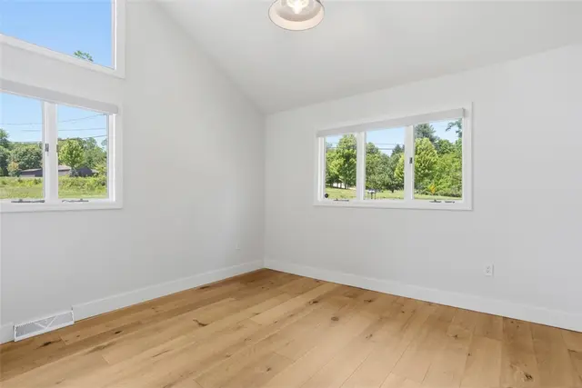 2420 Thomas Dr gallery image 17