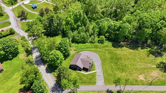 2420 Thomas Dr gallery image 20