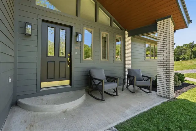 2420 Thomas Dr gallery image 25