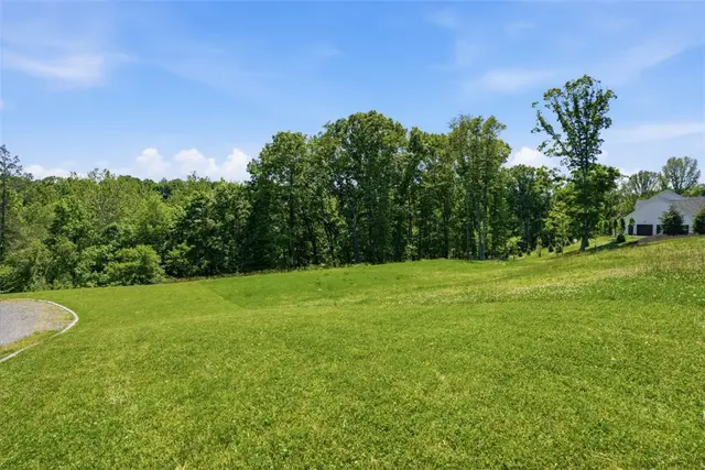 2420 Thomas Dr gallery image 26