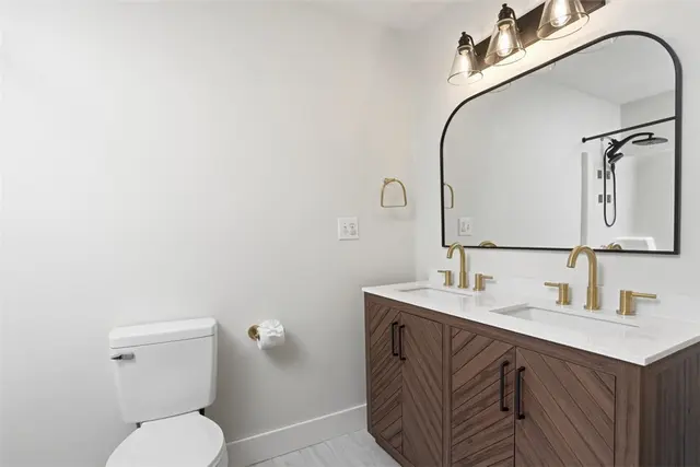 2420 Thomas Dr gallery image 30