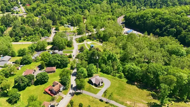 2420 Thomas Dr gallery image 33