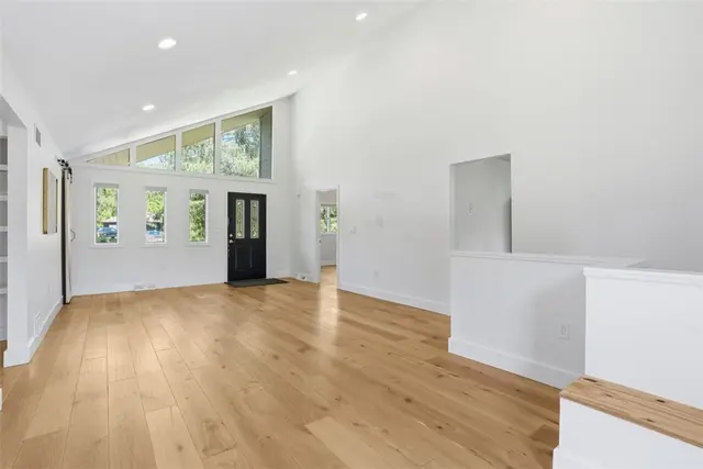 2420 Thomas Dr gallery image 34