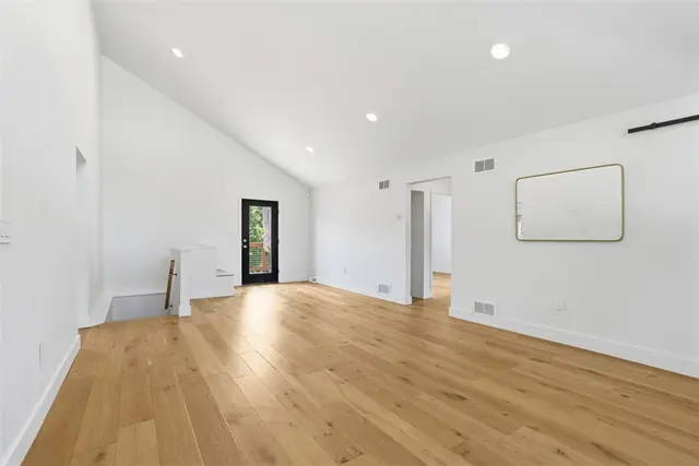 2420 Thomas Dr gallery image 39