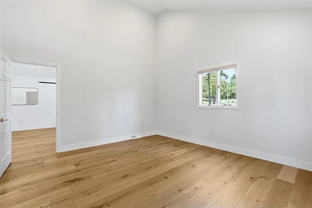 2420 Thomas Dr gallery image 42
