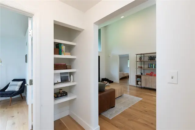 2420 Thomas Dr gallery image 44