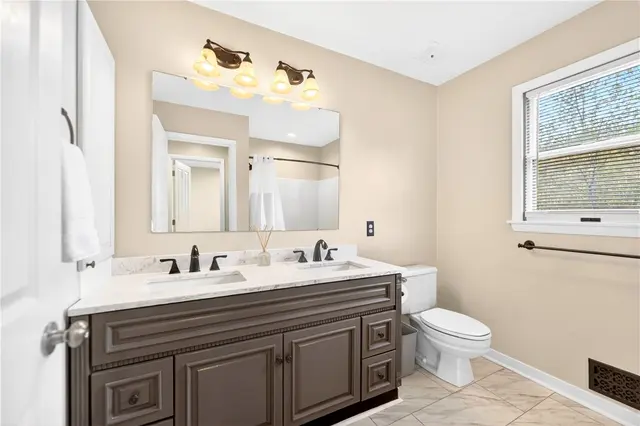 243 Cumberland Dr. gallery image 36