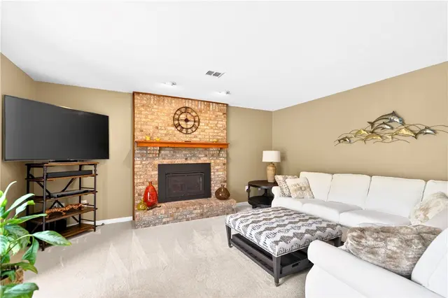 243 Cumberland Dr. gallery image 44