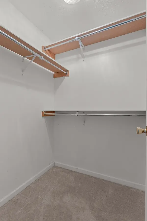2432 W Hardies Rd gallery image 11