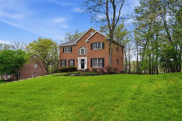 2436 Wedgewood Dr gallery image 3