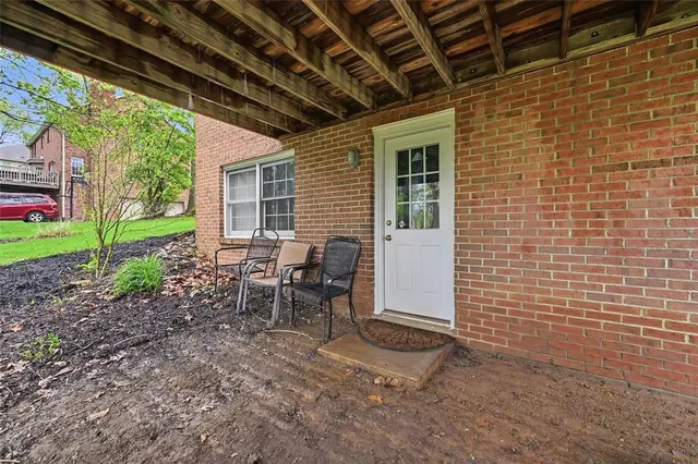 2436 Wedgewood Dr gallery image 16