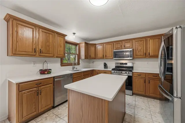 2436 Wedgewood Dr gallery image 19
