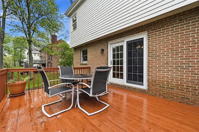 2436 Wedgewood Dr gallery image 23