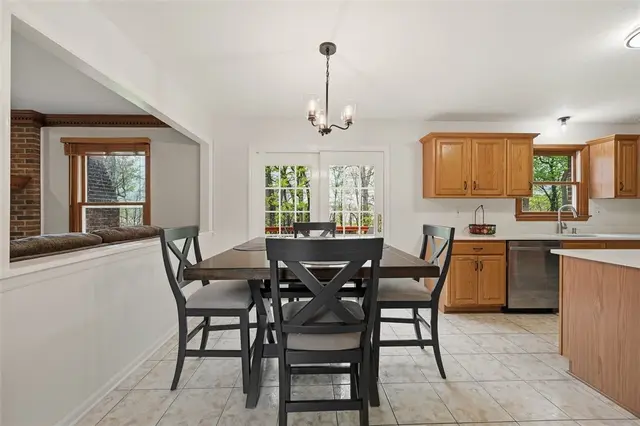 2436 Wedgewood Dr gallery image 40
