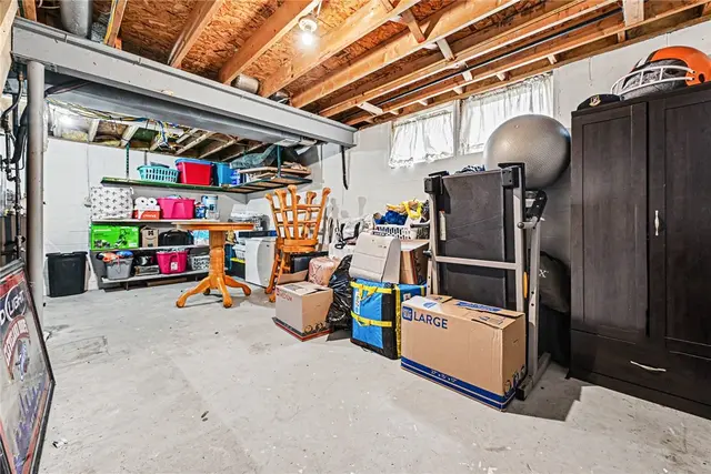 244 Jaclyn Dr gallery image 4