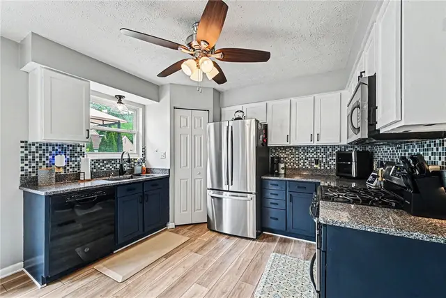 244 Jaclyn Dr gallery image 11