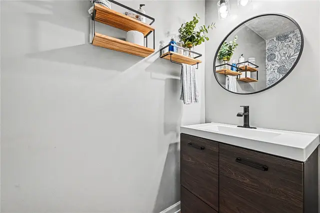 244 Jaclyn Dr gallery image 25