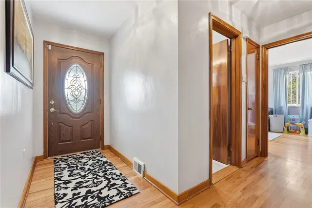 2449 Hampton Ave gallery image 8