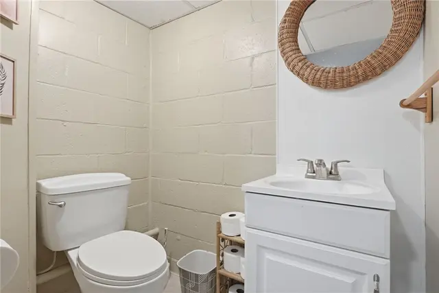 2449 Hampton Ave gallery image 9
