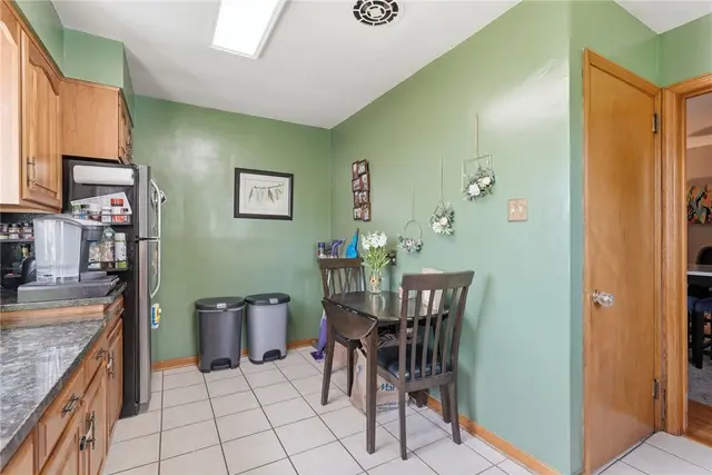 2449 Hampton Ave gallery image 12