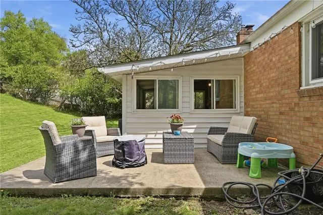 2449 Hampton Ave gallery image 19