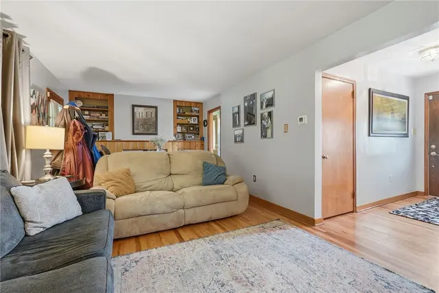 2449 Hampton Ave gallery image 25